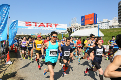 コースはフラットで、距離表示も1kmごとに設置